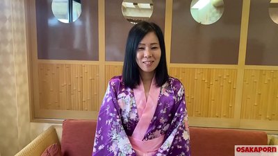 一位 41 歲的日本妻子背叛了她的丈夫,男孩們為了錢而發生性關係。亞洲婊子喜歡黑色毛茸茸的貓性、紋身和口交。自慰 站立 小狗 IFOM OSAKAPORN